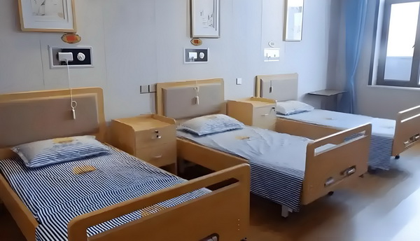 非应届深圳落户_贝索斯新妻和C罗未婚妻同框上演大钻戒比拼 贝索斯新妻的商品中购买
